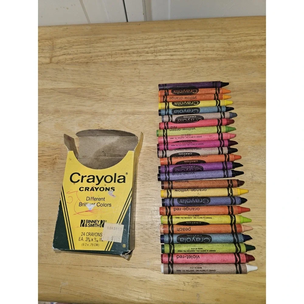 Vintage Crayola Crayons 24 Count 1960s / 70s Binney & Smith Baltimore USA Used